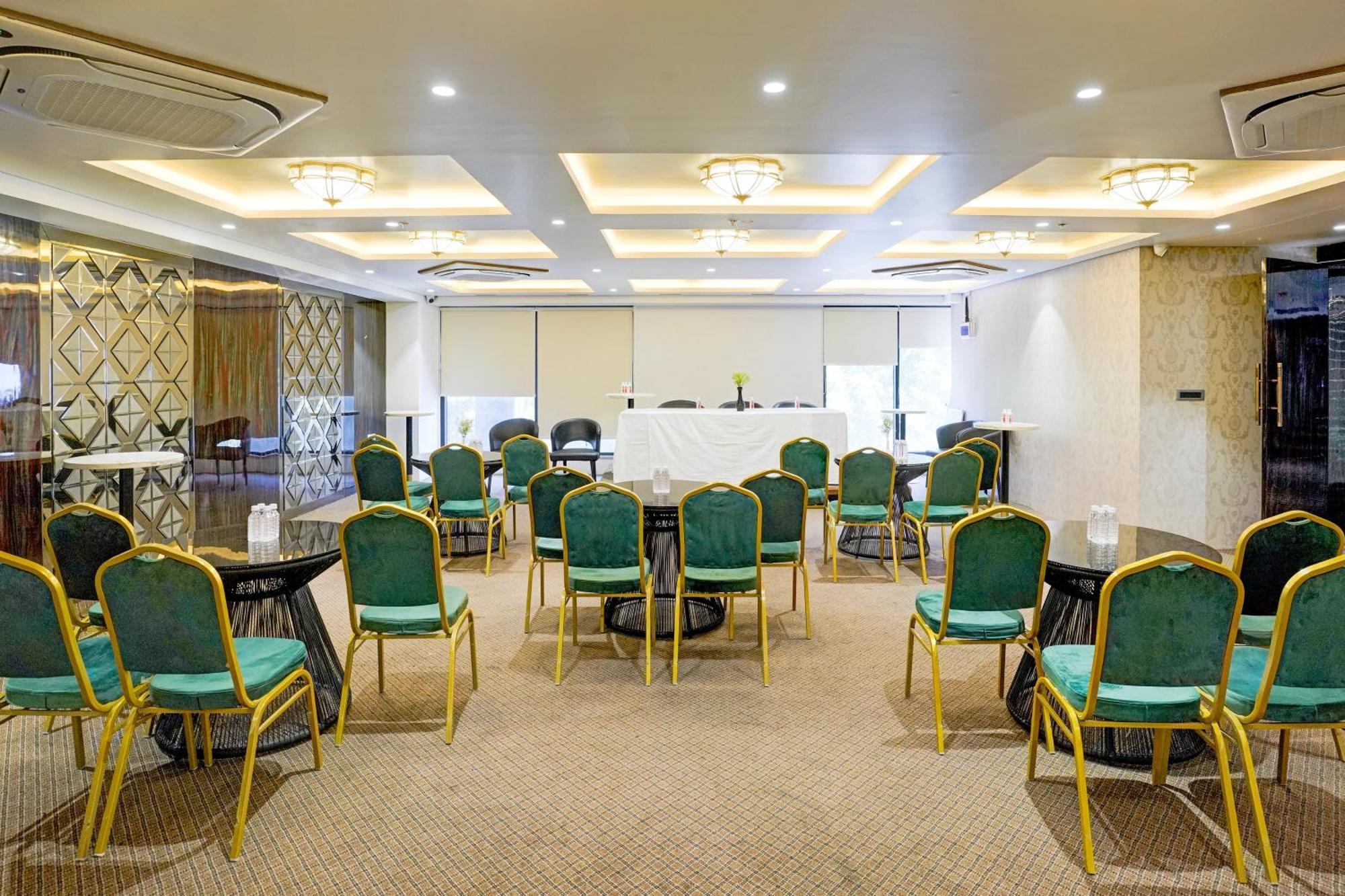 Palette Magarpatta City Formerly Emerald Guestimony Pune Exterior foto